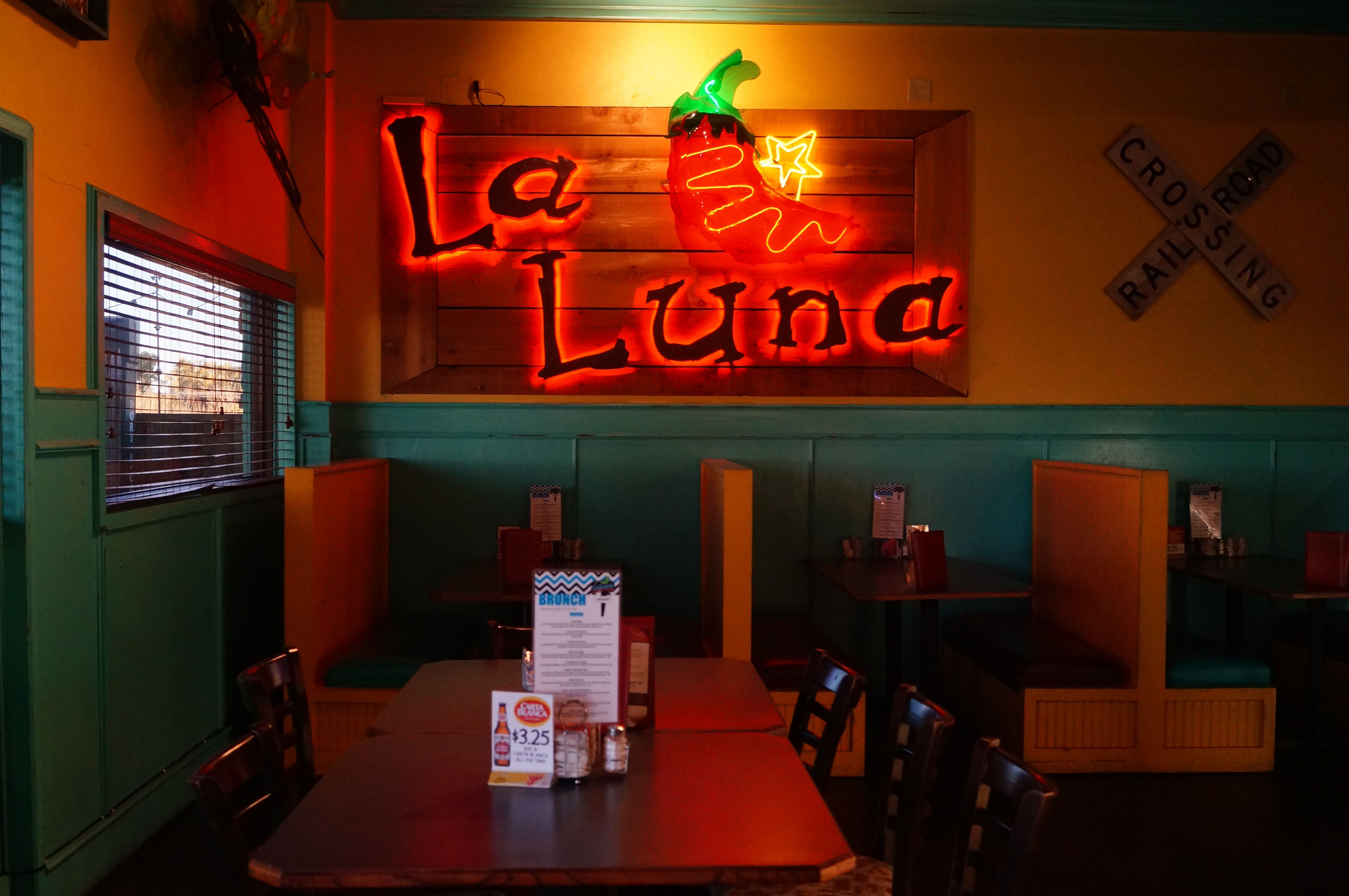 La Luna Cantina