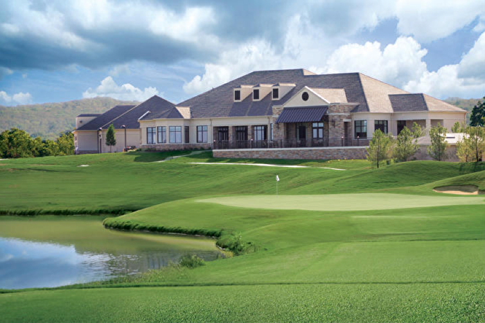 Clubhouse and golf course in Chickasaw Country