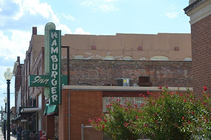 Side exterior of Hamburger Inn in Oklahoma